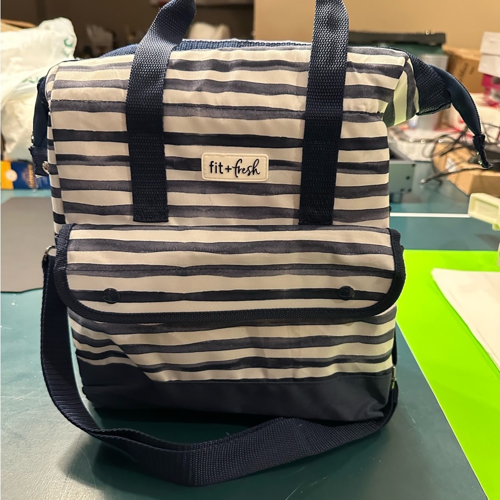 Lunch Box - Picture 2 of 8